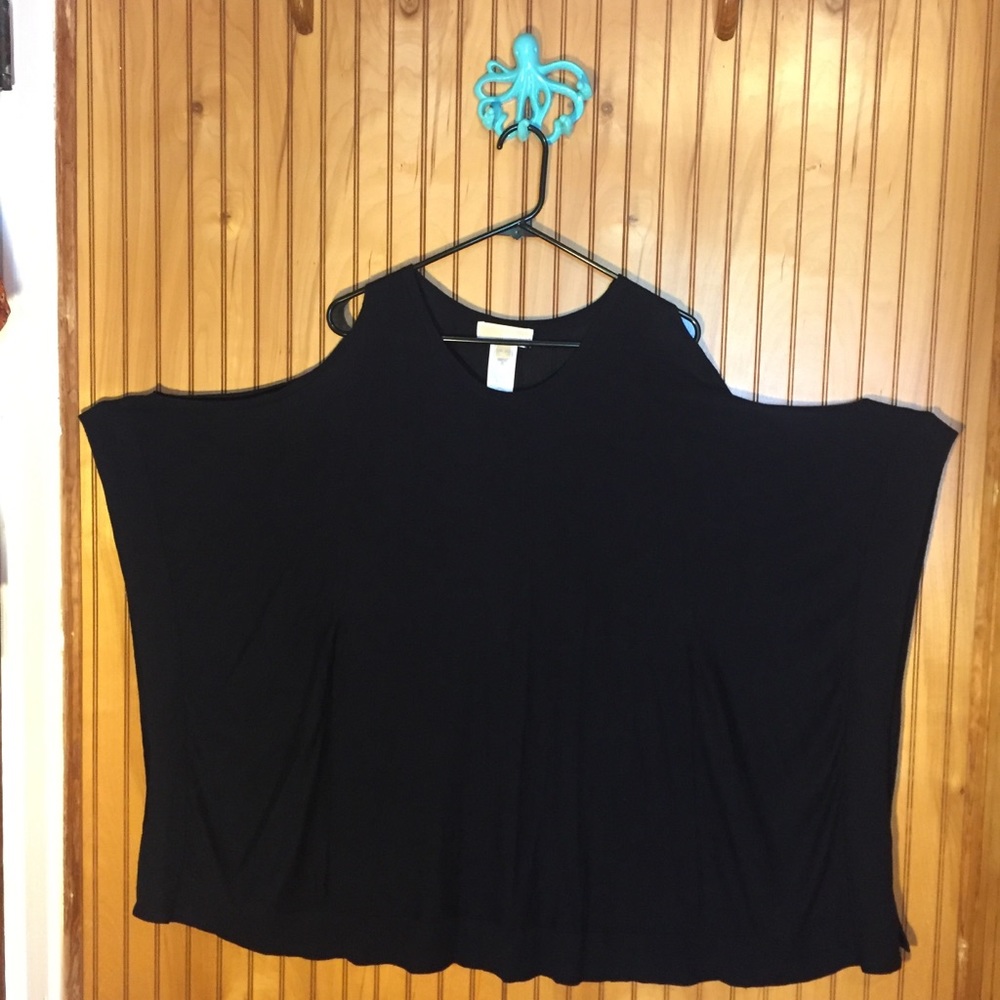 Michael MK cold shoulder kimono style top 😍🖤